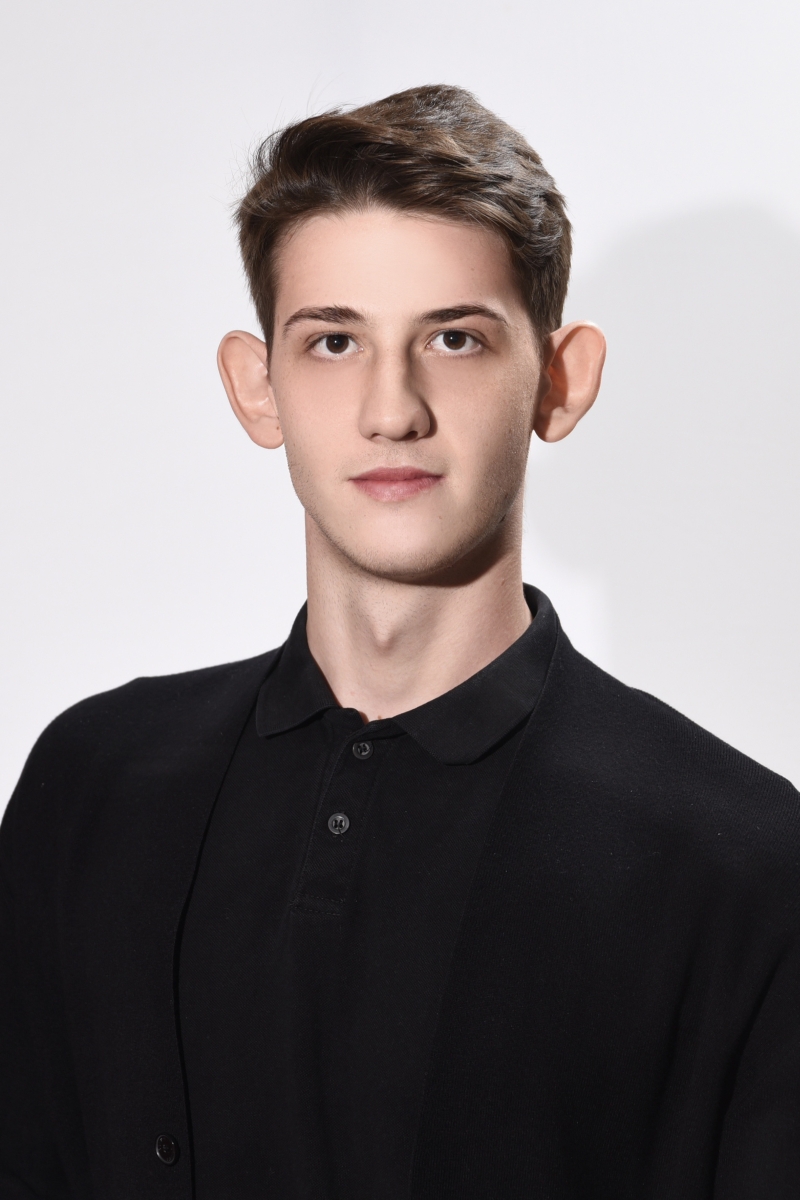 Литвинов Юрий Романович.